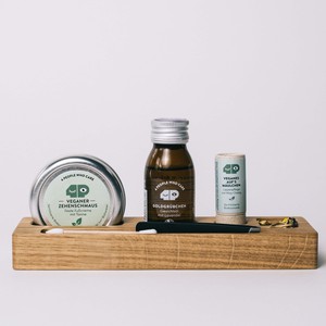 Kosmetikbar aus Holz inklusive Produkte from 4peoplewhocare