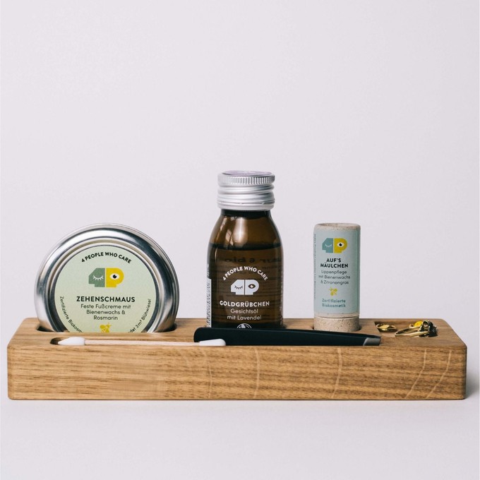 Kosmetikbar aus Holz inklusive Produkte from 4peoplewhocare