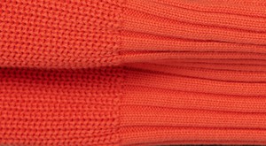 Roter Strickschal SCAR aus reiner Bio Baumwolle from AFORA.WORLD