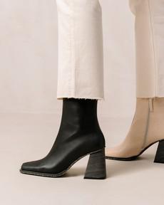South Bicolor Corn - Black and Beige Vegan Boots from Alohas