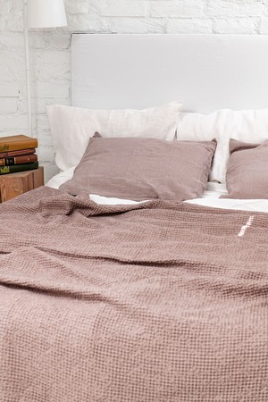 Linen waffle blanket in Rosy Brown from AmourLinen