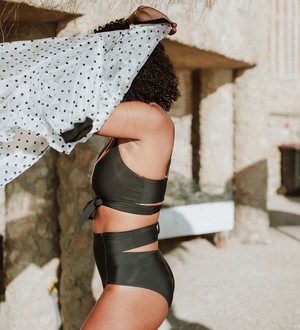 Black / Lin + Bow-back from Anekdot