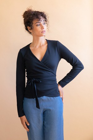 Wrap-over top Olivier black long sleeves from avani apparel