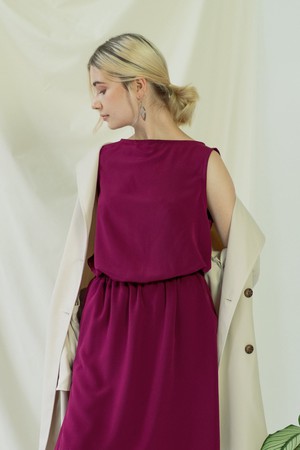 Bella | Ärmelloses drapiertes Kleid in Magenta from AYANI