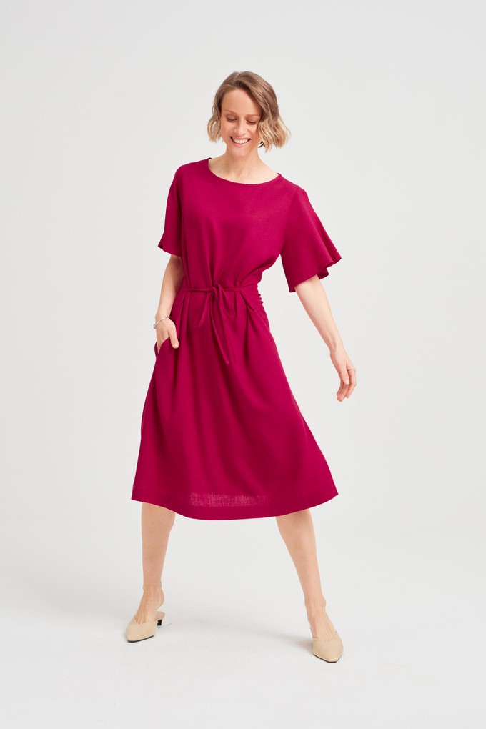 Nika | Lockeres Kleid mit Schmetterlingsärmeln und Gürtel in Schwarz from AYANI