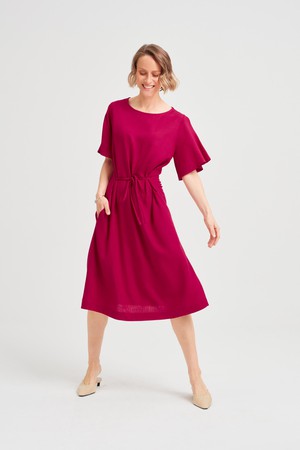 Nika | Lockeres Kleid mit Schmetterlingsärmeln und Gürtel in Schwarz from AYANI