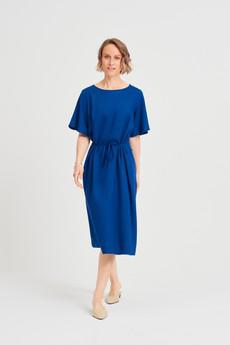 Nika | Lockeres Kleid mit Schmetterlingsärmeln und Gürtel in Schwarz via AYANI