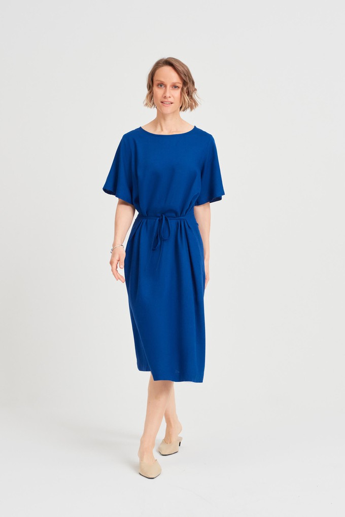 Nika | Lockeres Kleid mit Schmetterlingsärmeln und Gürtel in Schwarz from AYANI
