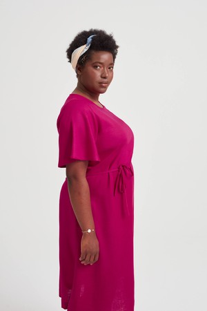 Nika | Lockeres Kleid mit Schmetterlingsärmeln und Gürtel in Schwarz from AYANI