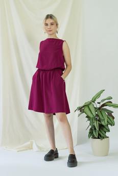 Bella | Ärmelloses drapiertes Kleid in Magenta via AYANI