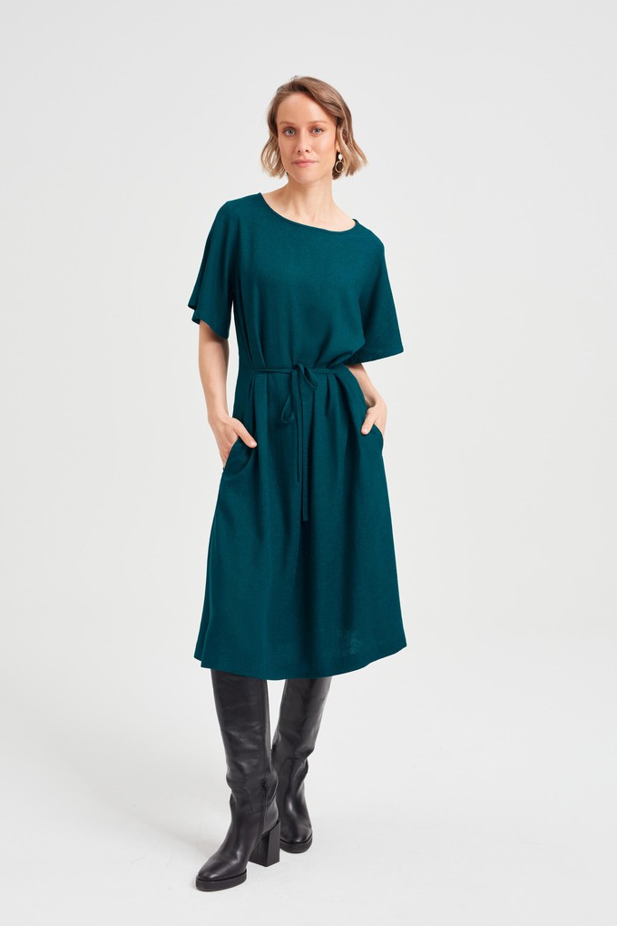 Nika | Lockeres Kleid mit Schmetterlingsärmeln und Gürtel in Schwarz from AYANI