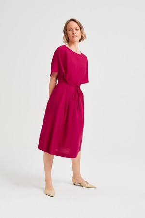 Nika | Lockeres Kleid mit Schmetterlingsärmeln und Gürtel in Schwarz from AYANI