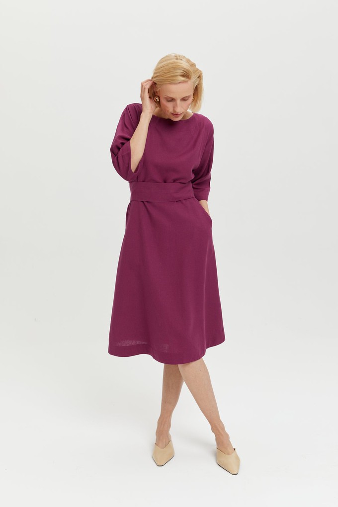 Mane | Elegantes Midikleid mit Kimono-Gürtel in Lila from AYANI