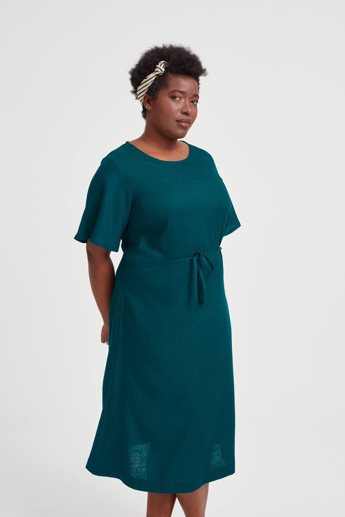 Nika | Lockeres Kleid mit Schmetterlingsärmeln und Gürtel in Schwarz from AYANI