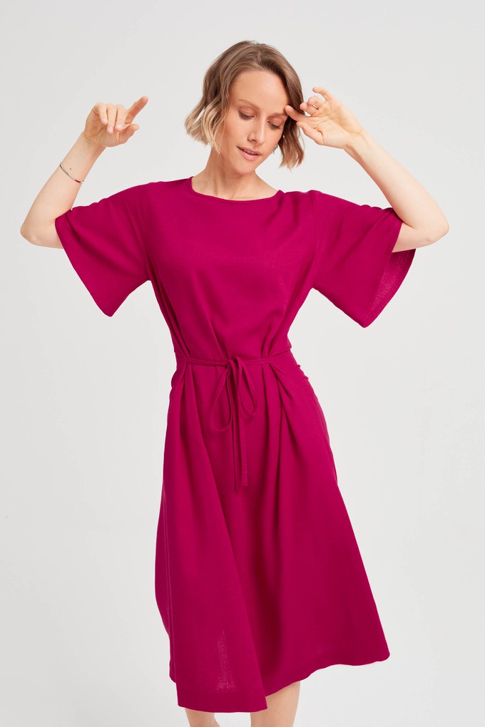 Nika | Lockeres Kleid mit Schmetterlingsärmeln und Gürtel in Schwarz from AYANI