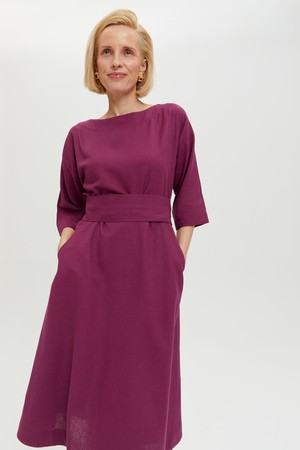 Mane | Elegantes Midikleid mit Kimono-Gürtel in Lila from AYANI