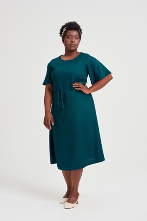 Nika | Lockeres Kleid mit Schmetterlingsärmeln und Gürtel in Schwarz from AYANI