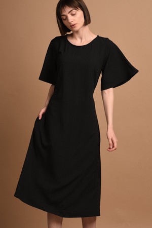 Nika | Lockeres Kleid mit Schmetterlingsärmeln und Gürtel in Schwarz from AYANI