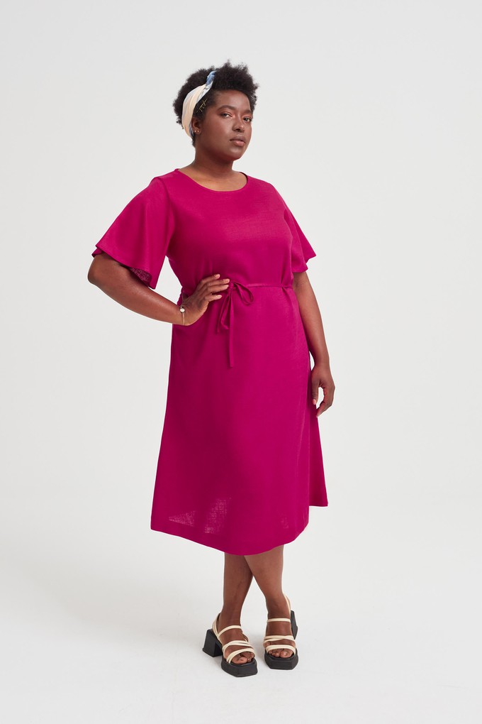 Nika | Lockeres Kleid mit Schmetterlingsärmeln und Gürtel in Schwarz from AYANI