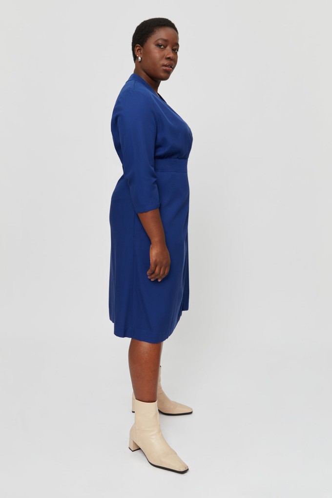 Sandra | Midi Wickelkleid in Blau from AYANI