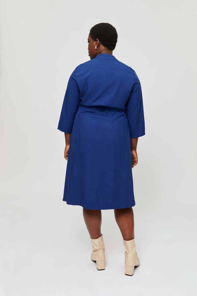 Sandra | Midi Wickelkleid in Blau from AYANI