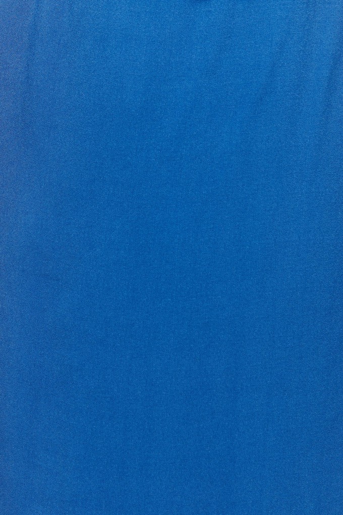 Amy | Midikleid mit Bleistiftrock und Ausschnittdetail in klassischem Blau from AYANI