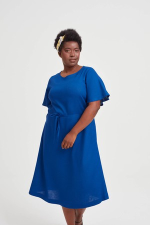 Nika | Lockeres Kleid mit Schmetterlingsärmeln und Gürtel in Schwarz from AYANI