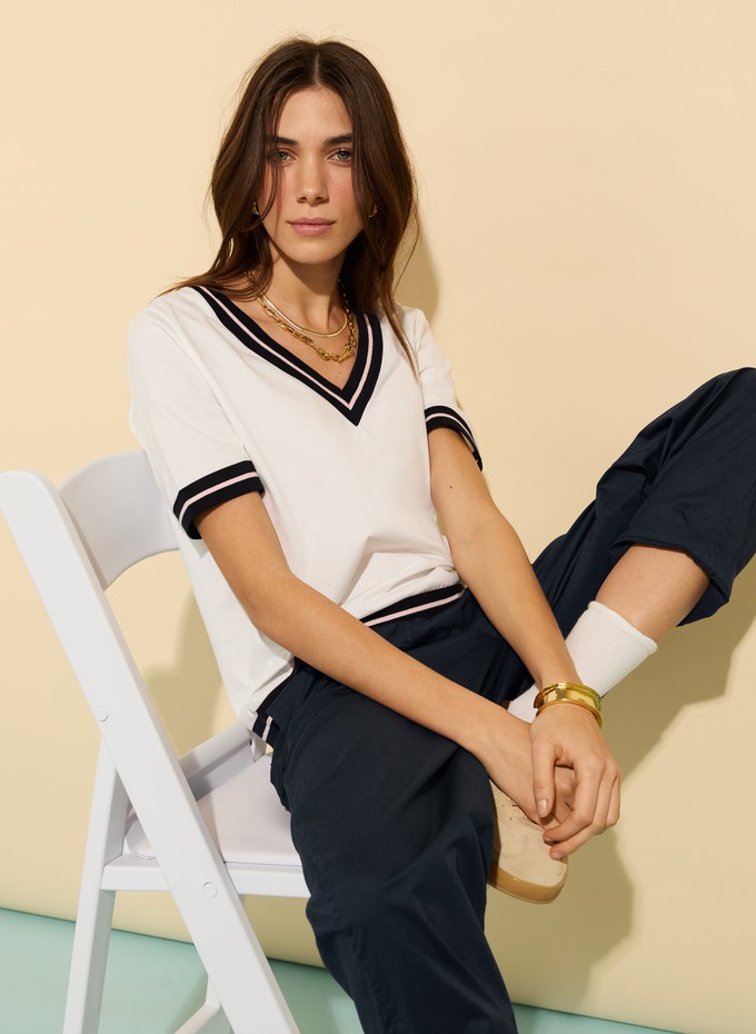 Hal Organic V-Neck Tee from Baukjen