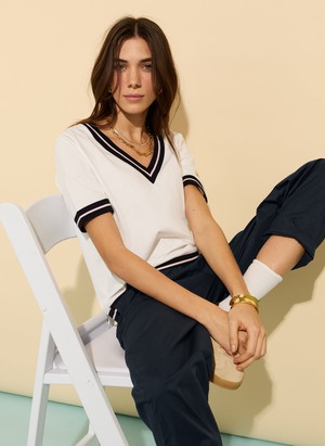 Hal Organic V-Neck Tee from Baukjen