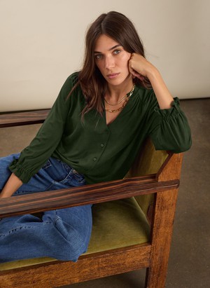 Annie Ruffle Collar Blouse from Baukjen