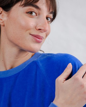 Raglan-Sweatshirt aus Samt in Kleinblau from Brava Fabrics