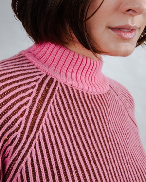 Bicolor Woll Cropped Sweater Pink from Brava Fabrics