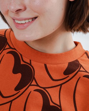 Bombon Allover Rundes Sweatshirt Braun from Brava Fabrics