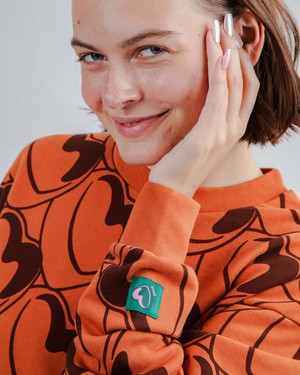 Bombon Allover Rundes Sweatshirt Braun from Brava Fabrics