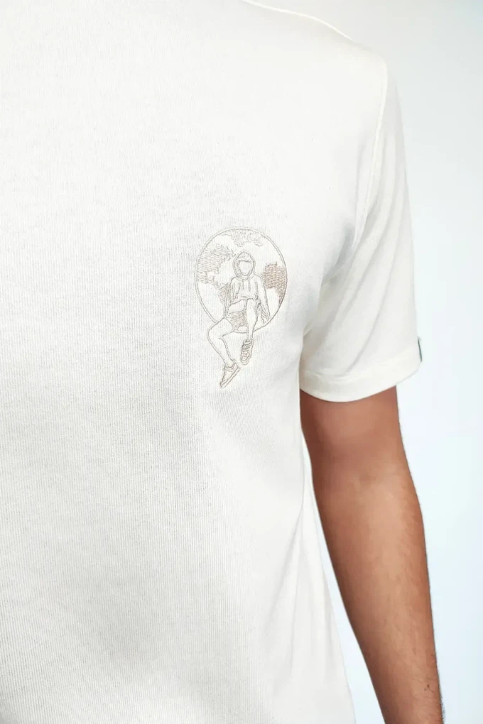 Sustainable T-shirt Hiland | creme from common|era sustainable fashion