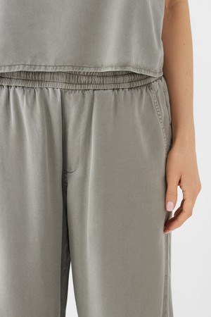 RAY Easy On Tencel - Pants - Rock Olive from DAWN Denim RAY Easy On Tencel - Pants - Rock Olive from DAWN Denim