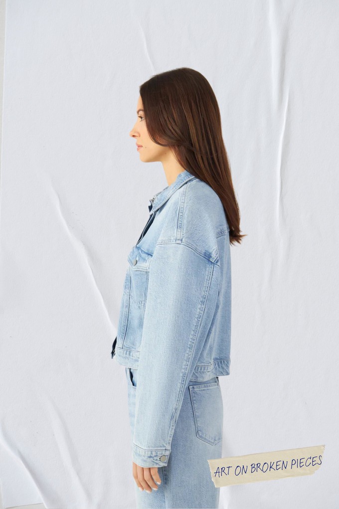 AMARA Minimal Stretch - Boxy Jacket - Light Blue - Art on Broken Pieces from DAWN Denim
