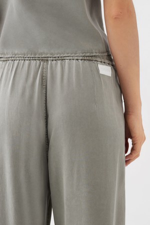 RAY Easy On Tencel - Pants - Rock Olive from DAWN Denim RAY Easy On Tencel - Pants - Rock Olive from DAWN Denim
