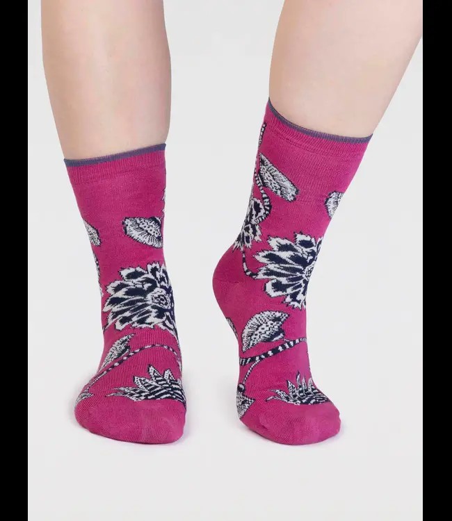 THOUGHT  •• Dames sokken Freja Abstract Flowers | Raspberry Pink from De Groene Knoop