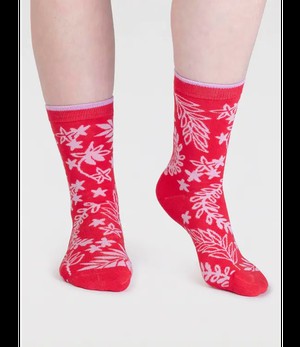 THOUGHT  •• Dames sokken Tamara Floral | Strawberry Red from De Groene Knoop