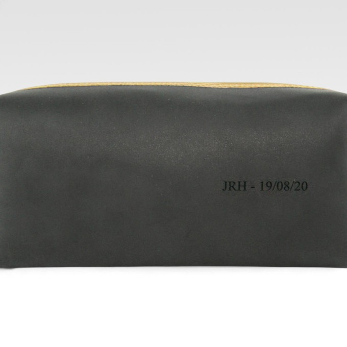 Medium Washbag | Printing Blanket & Fire-hose from Elvis & Kresse