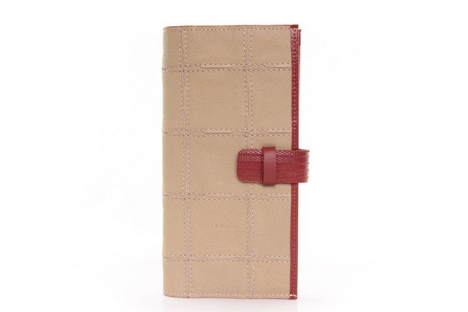 Travel Wallet | Leather & Fire-hose from Elvis & Kresse