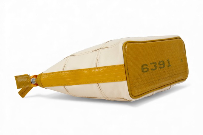 Cosmetics Case / Toiletry Bag | Leather & Fire-hose from Elvis & Kresse