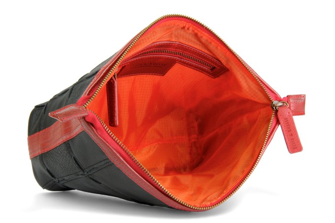 Cosmetics Case / Toiletry Bag | Leather & Fire-hose from Elvis & Kresse