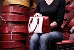 Small Post Bag - Leather Handbag from Elvis & Kresse