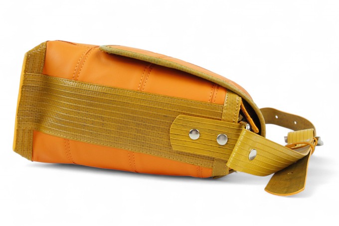 Field Bag | Leather & Fire-hose from Elvis & Kresse