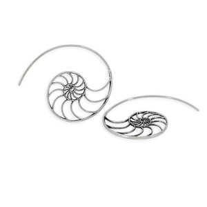 Zilveren oorbellen nautilusschelp from Fairy Positron