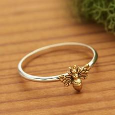 Silver ring with bronze bee via Fairy Positron