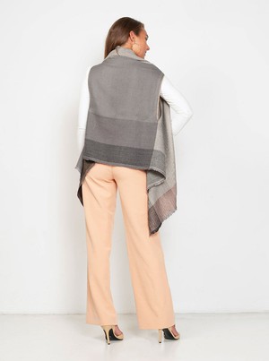 cape infinity wool pebble from Fifth Origins