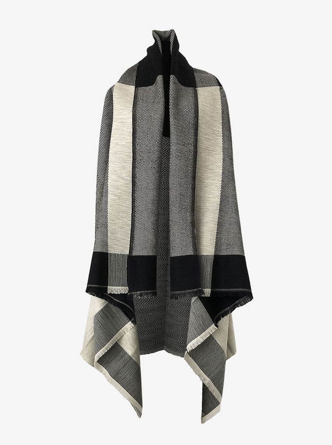cape infinity wool black white from Fifth Origins